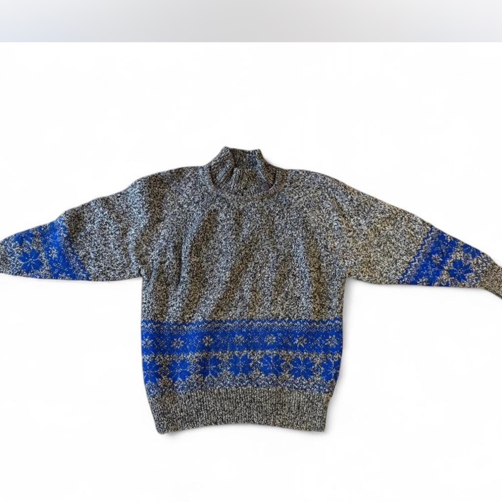 Women’s Blue and Gray Sweater